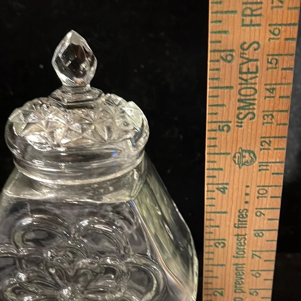 Avon - Vintage - lead crystal container with Lid - super pretty! Great Gift!
